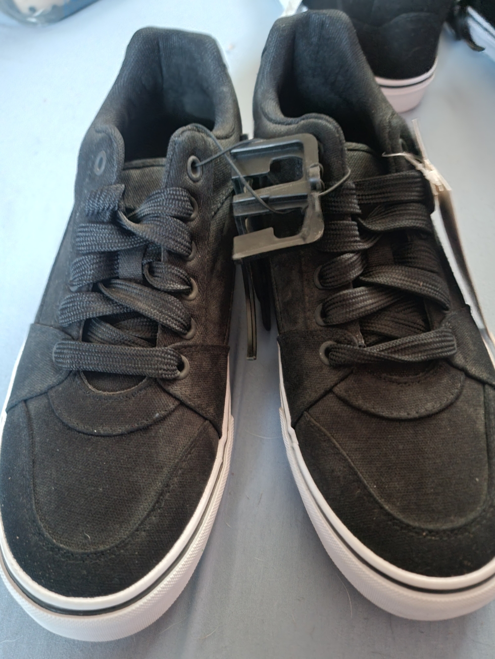 No Boundaries Men’s Black Canvas Low-Top Sneakers